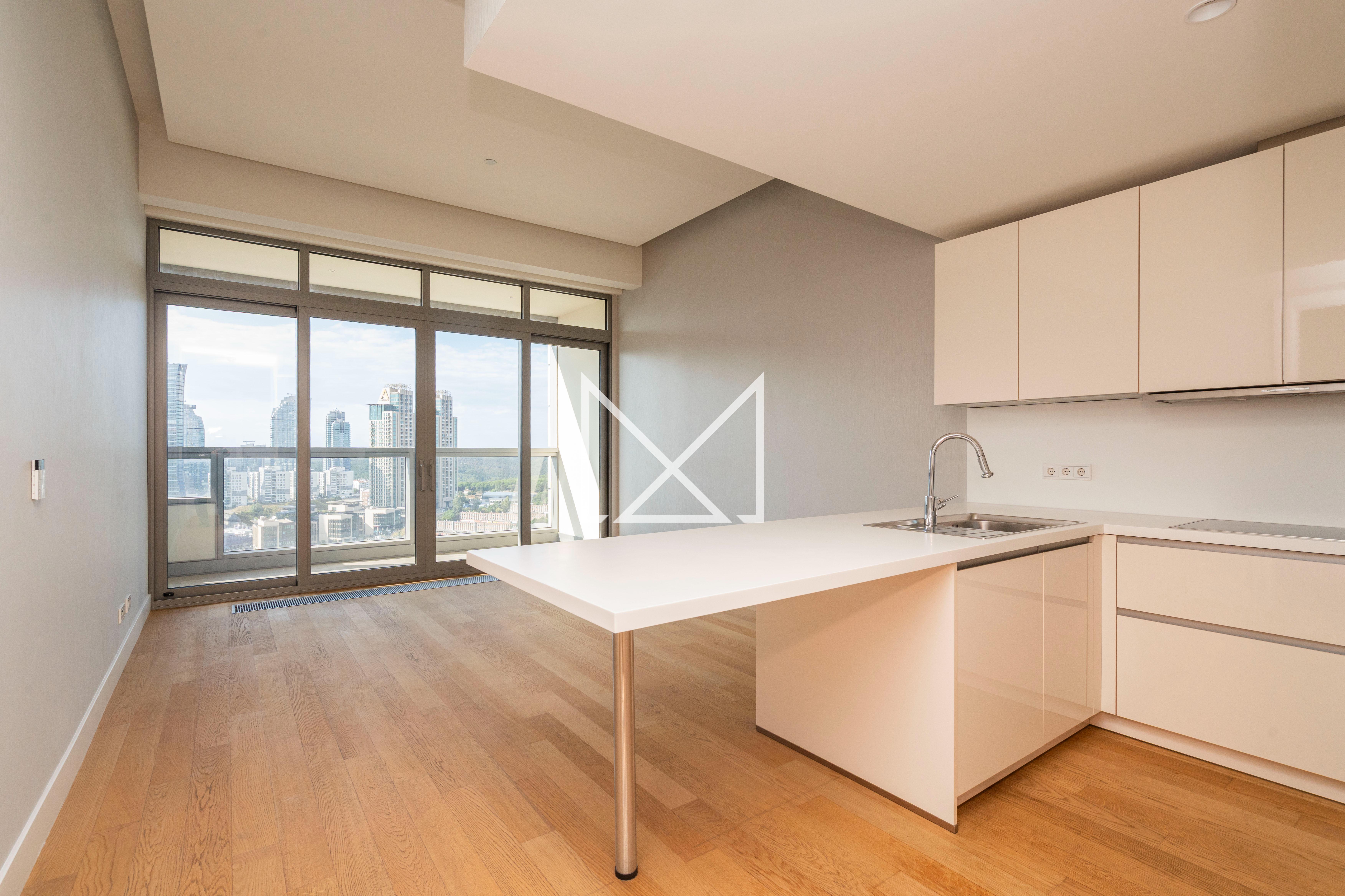 42 Maslak’ta Kiralık Geniş Balkonlu 1+1 Daire