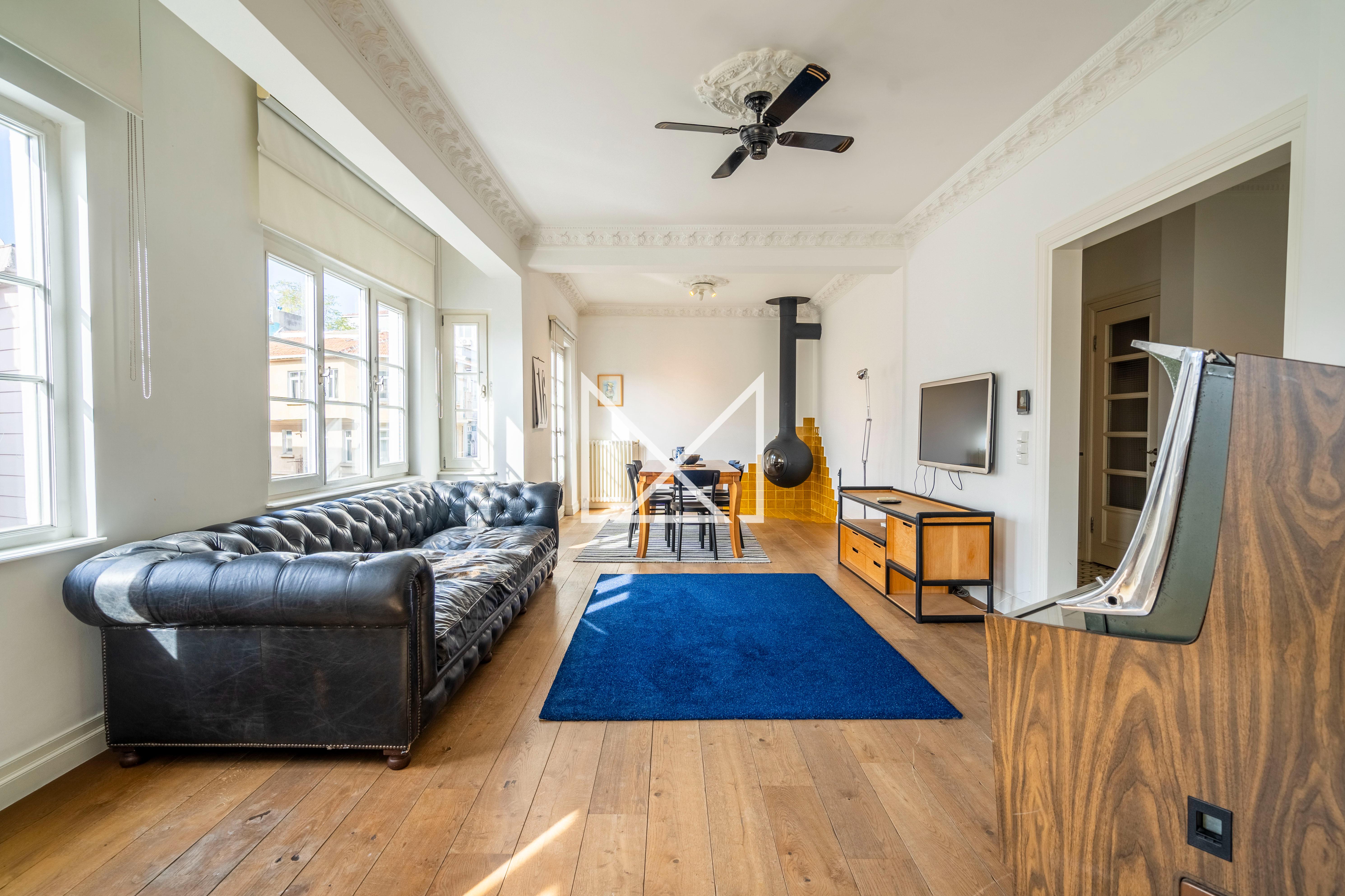 Cihangir'de Modern Dekorasyonlu Satılık Ara Kat Daire