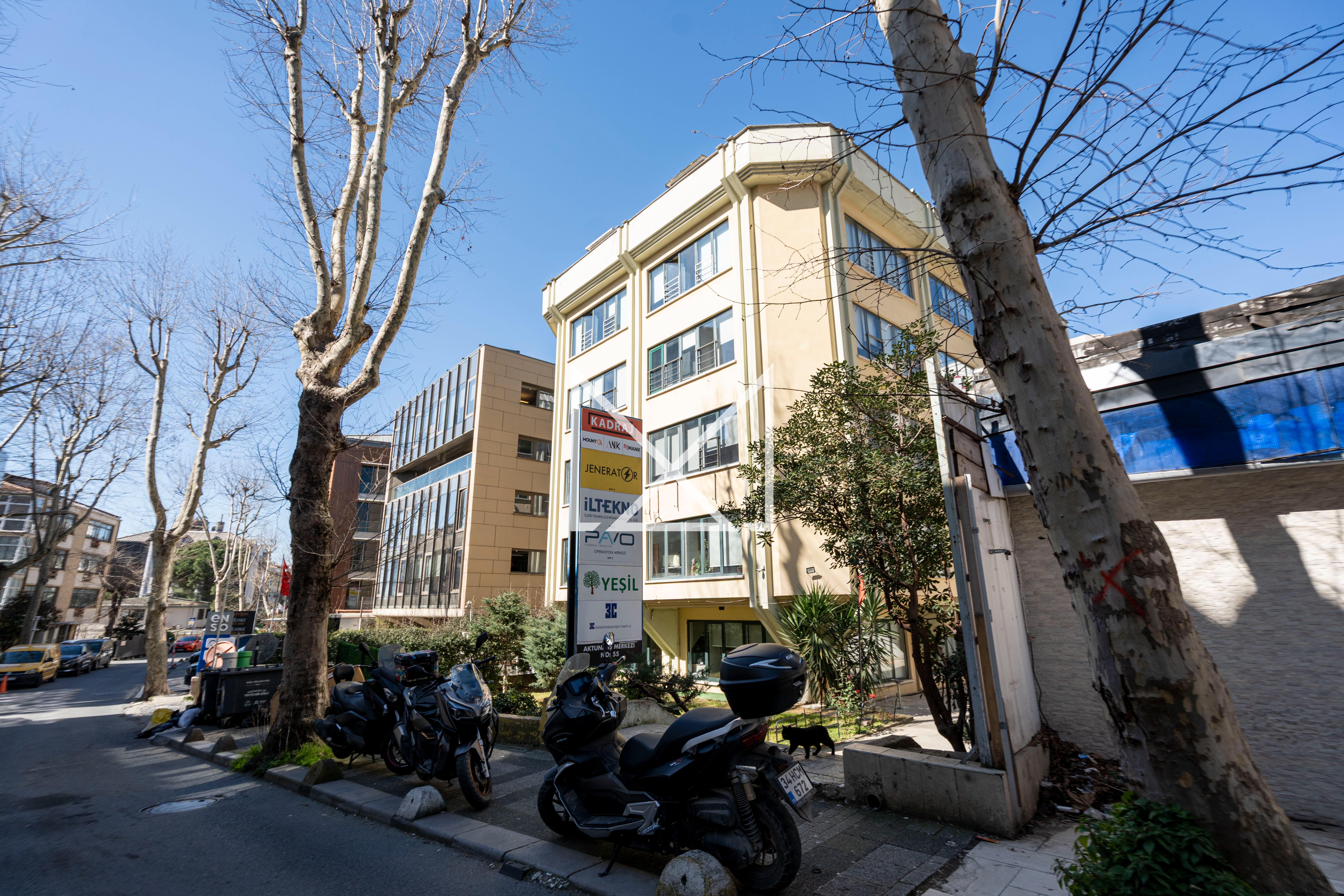 Esentepe Kore Şehitleri'nde Kapalı Otoparklı Satılık Ofis Katı