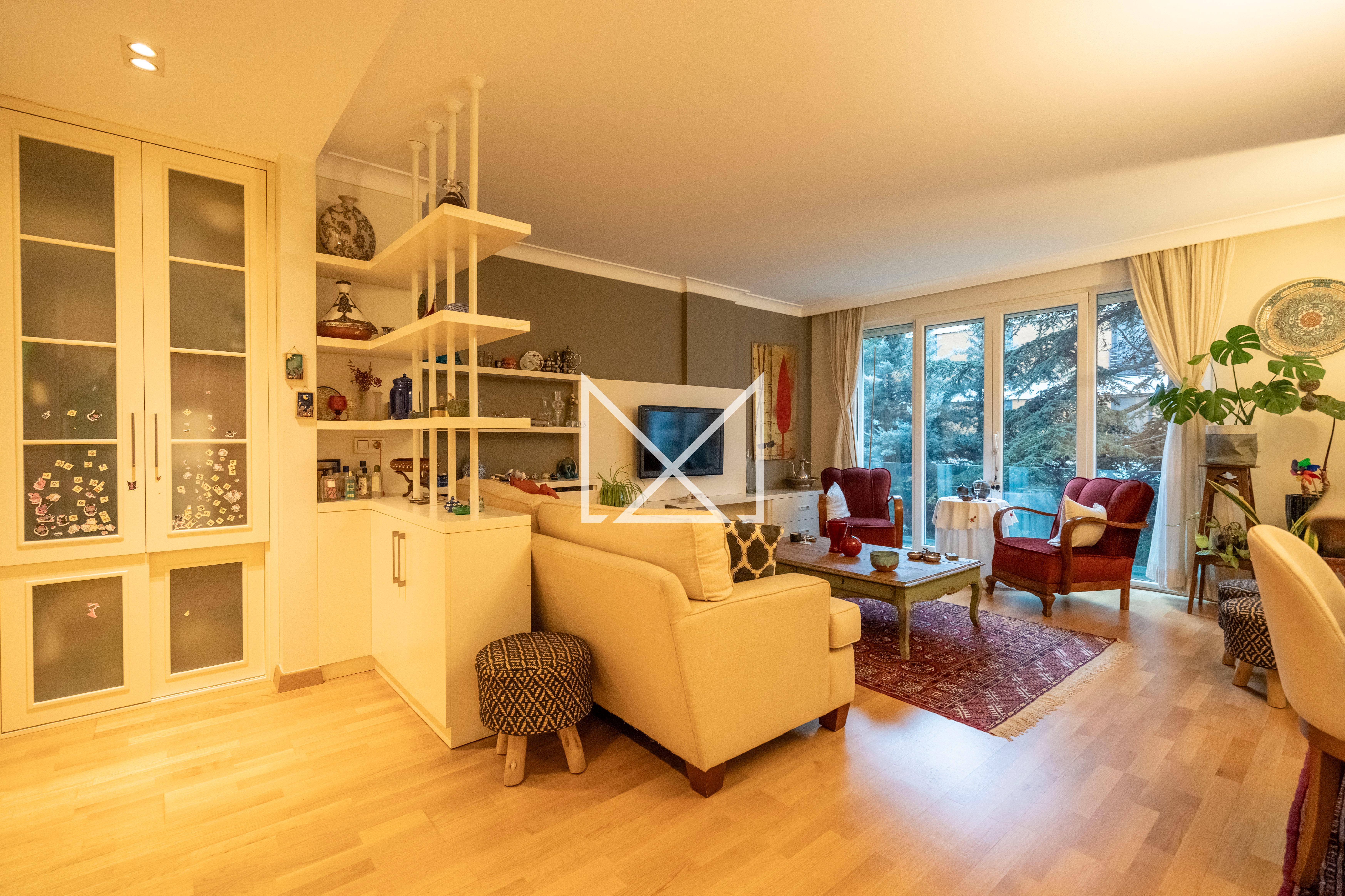 Etiler’de Genç Binada Kiralık Ara Kat Daire