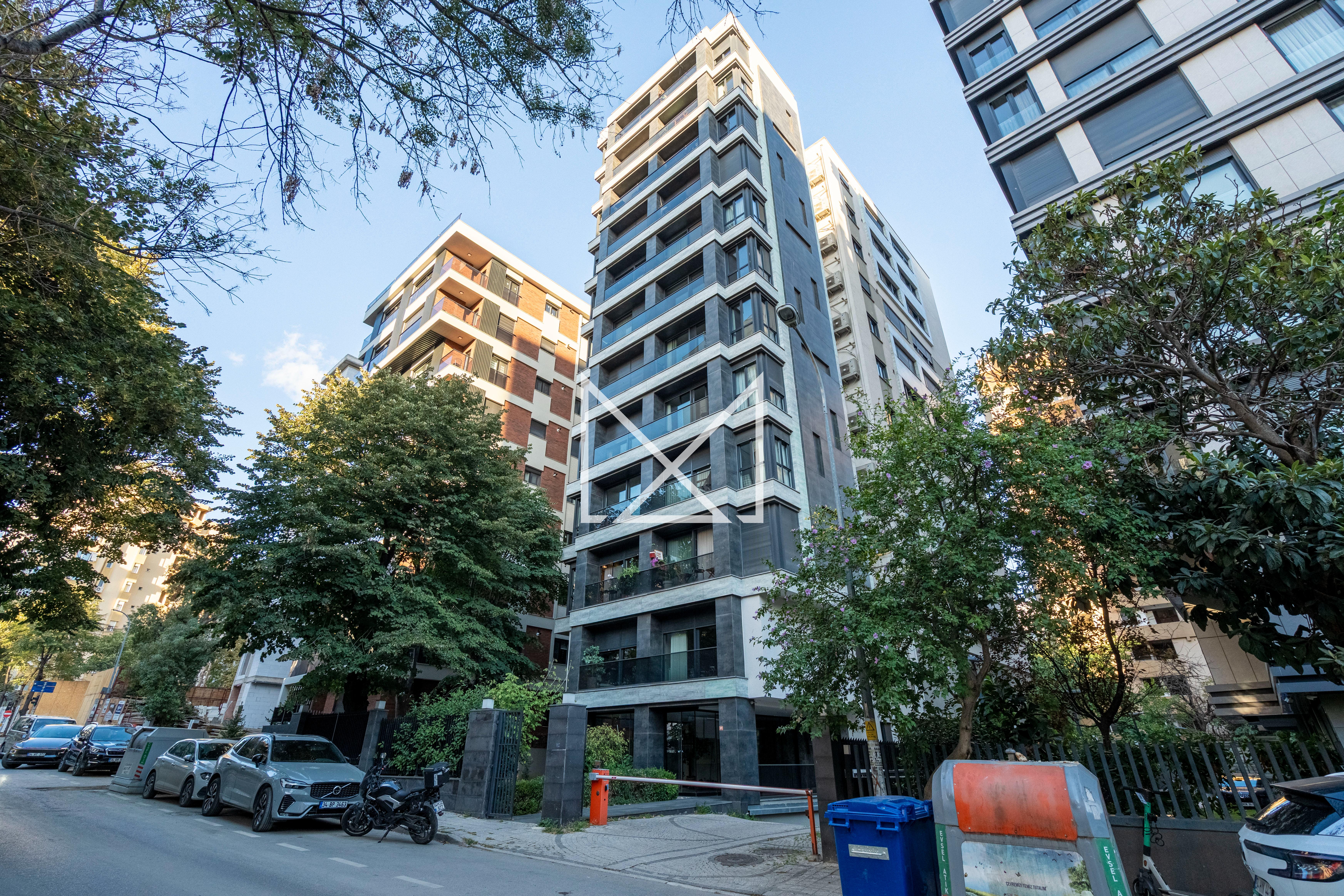 Fenerbahçe’de Yeni Binada Sahile Yakın Kiralık Ara Kat Daire