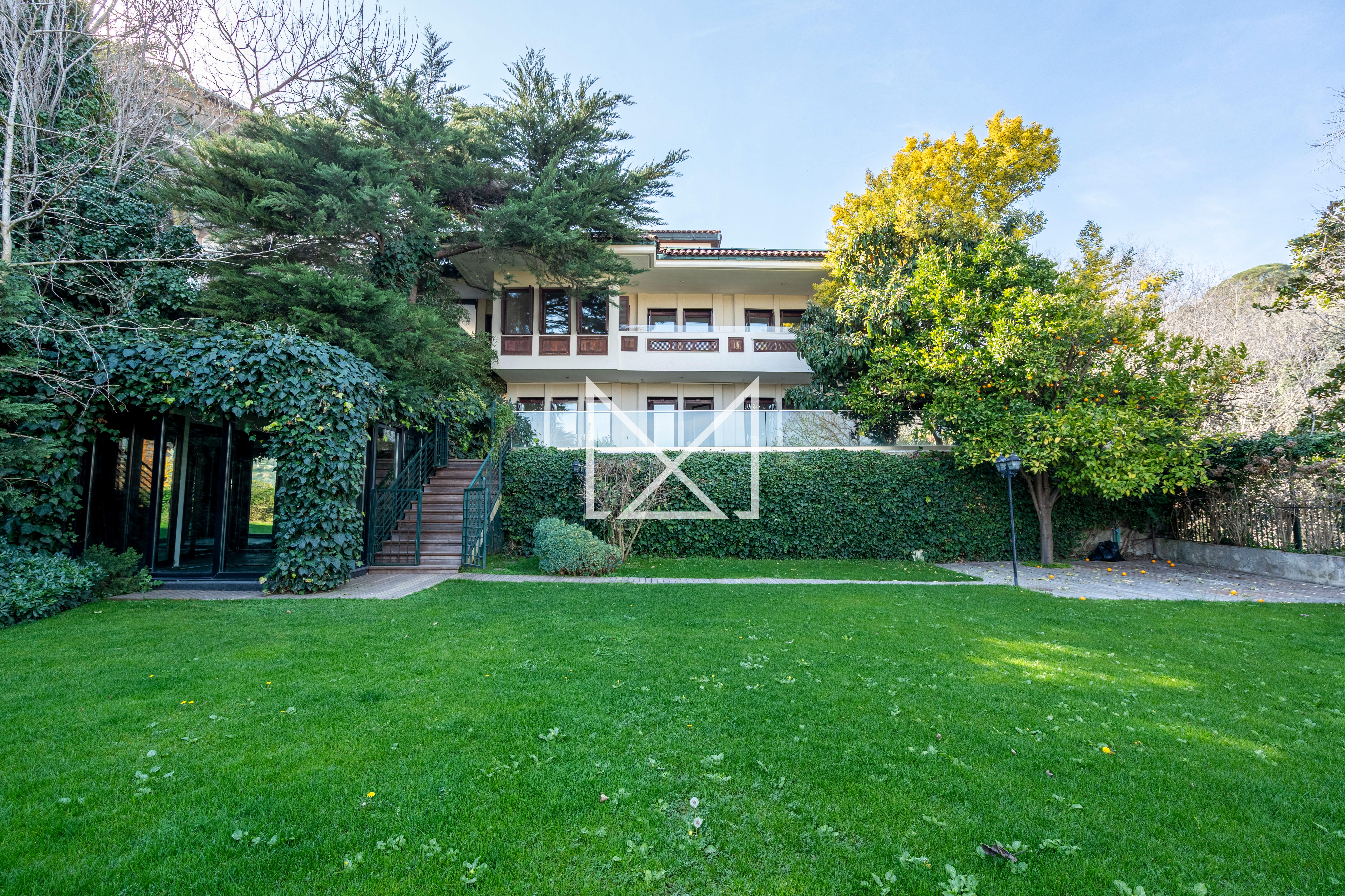 Kuruçeşme'de Şehrin İçinde Saklı Bir Cennet