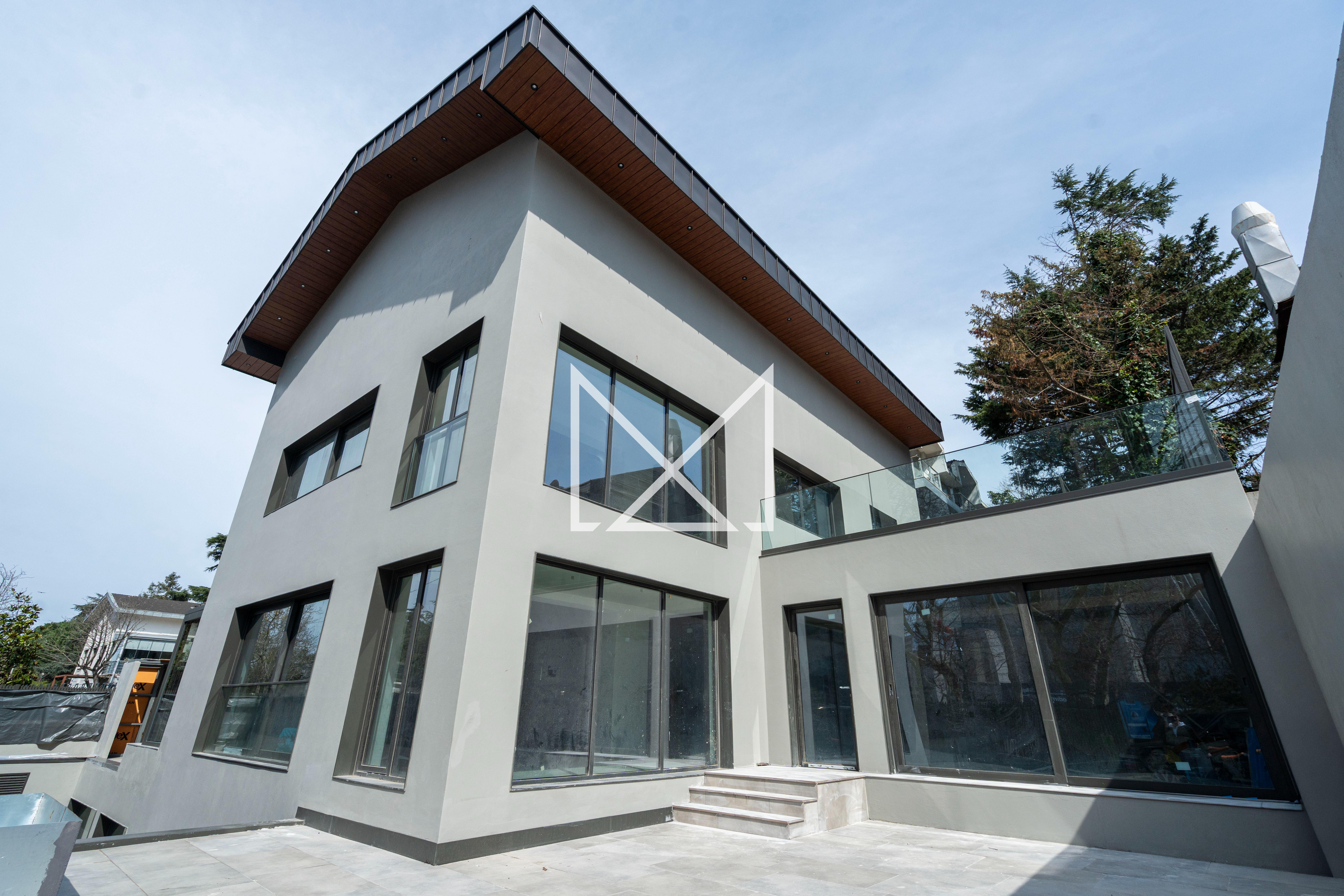 Levent Plazalar Bölgesi’ne Yakın Kiralık Sıfır Ticari Villa
