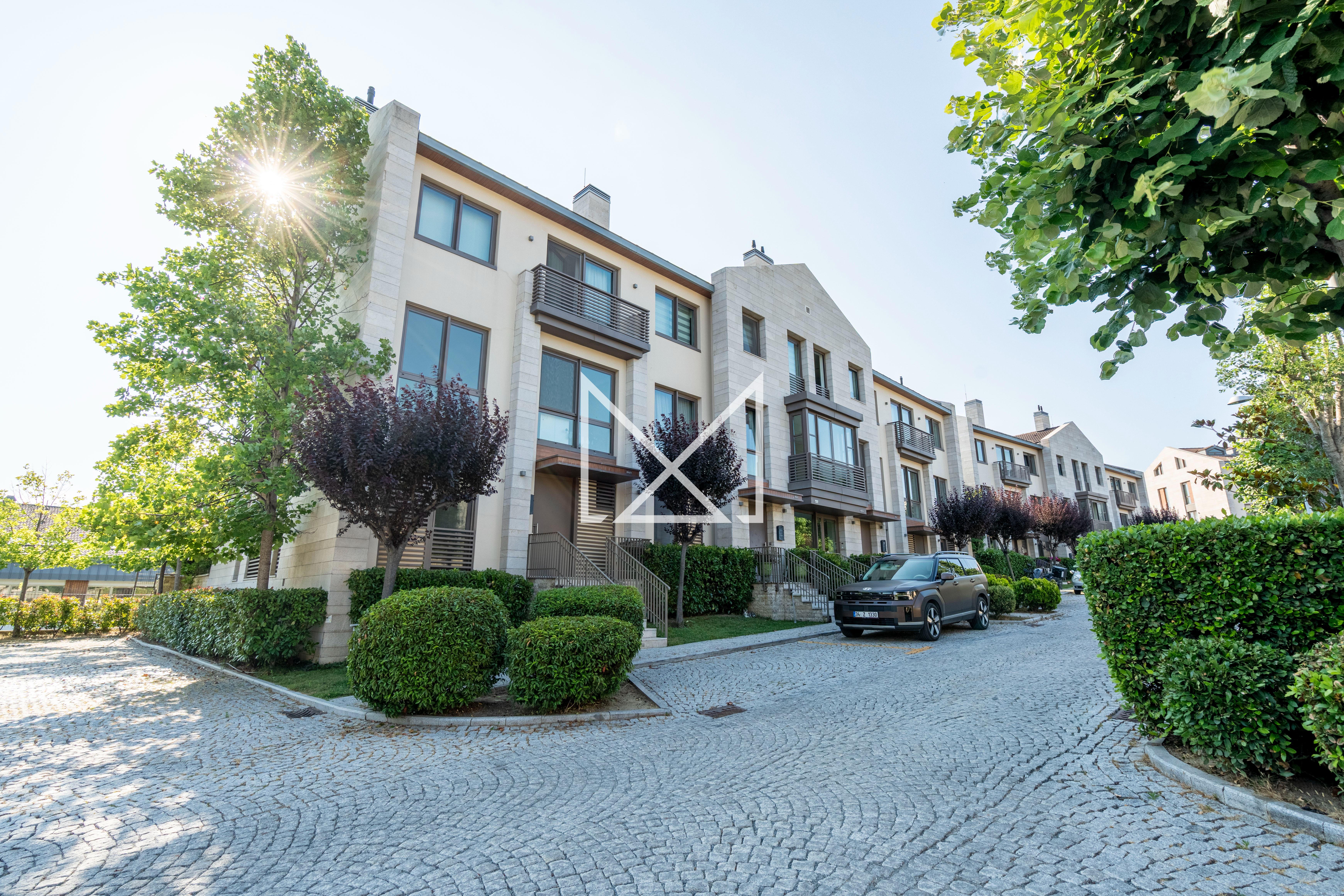 Ormanada'da Köşe Konumlu Müstakil Girişli Kiralık 3+1 Dubleks
