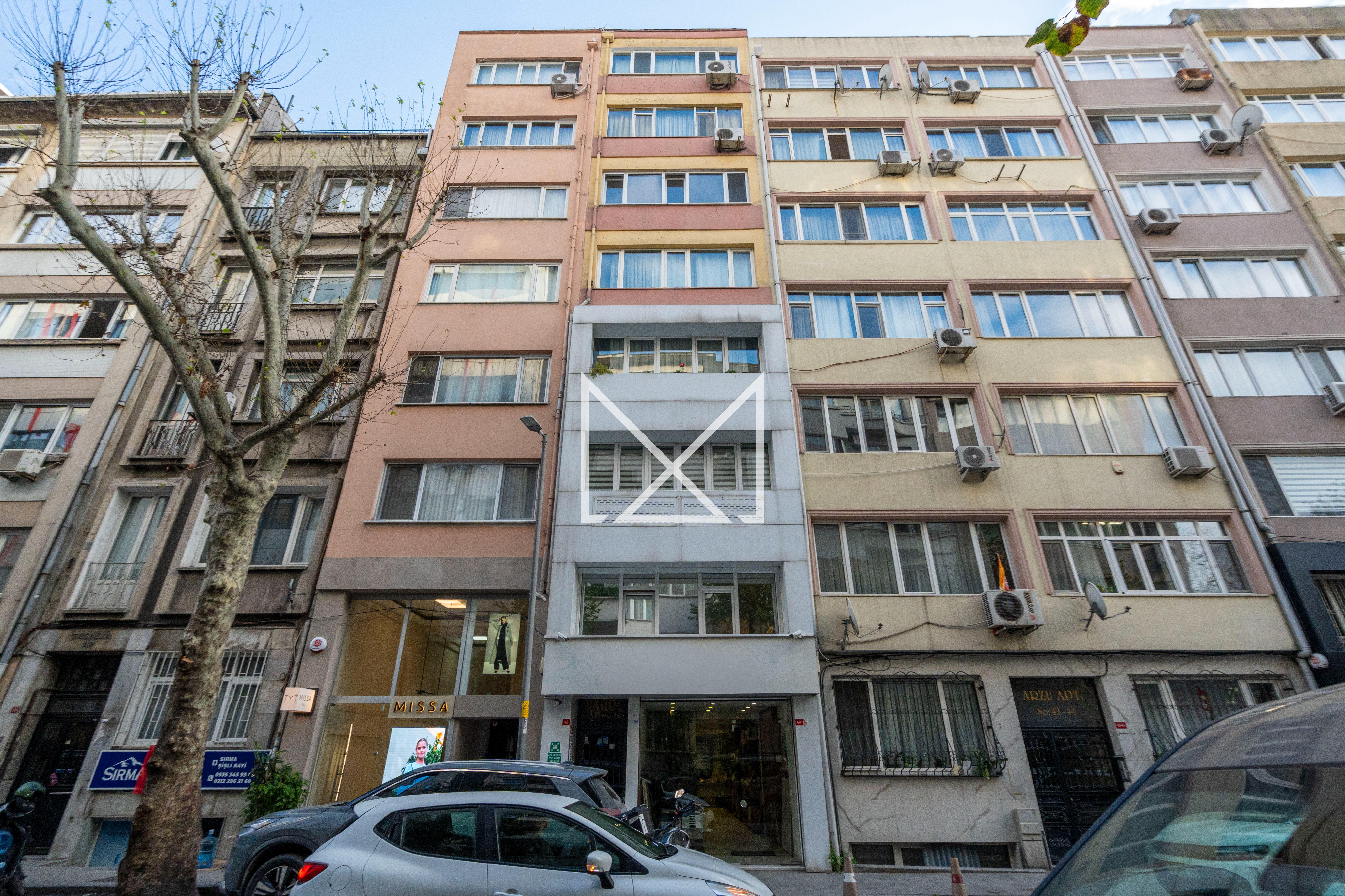 Şişli Sıracevizler Caddesi’nde 2 Katlı Kiralık Dükkan ve Ofis