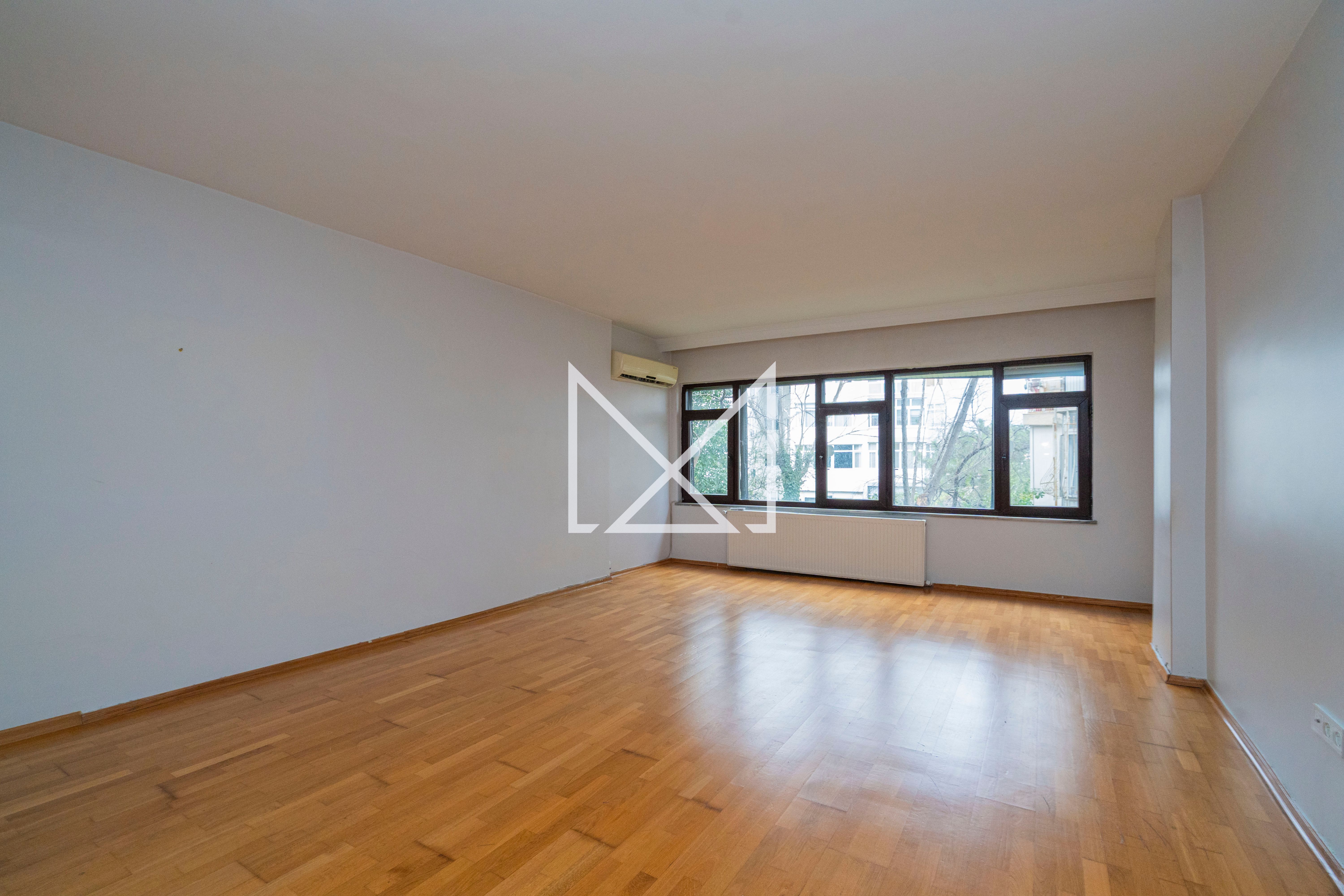 Ulus Turizm Sitesi’nde Kapalı Balkonlu Satılık Giriş Kat Daire